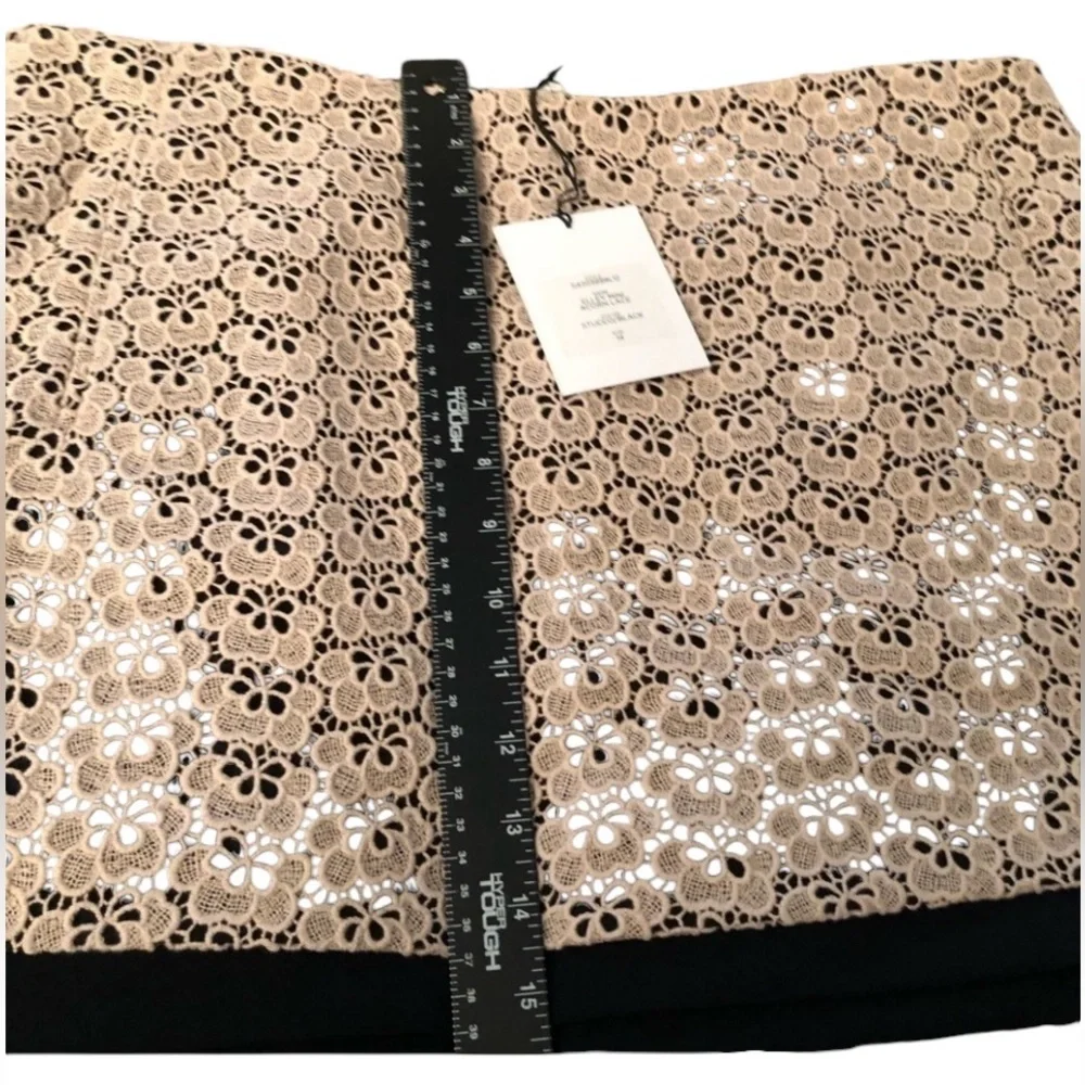 Diane Von Furstenberg DVF size 14 tan & black lined beautiful eyelet lace - Picture 2 of 8
